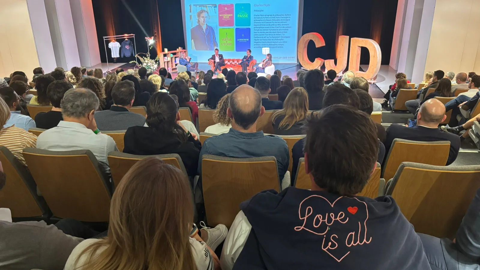 La salle comble de la Plénière Prestige du CJD Hauts-de-Seine au Théâtre des Sablons